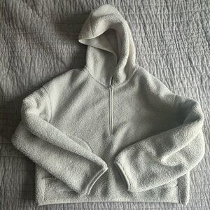 Uniqlo Sherpa Cozy Cream Cropped Pullover